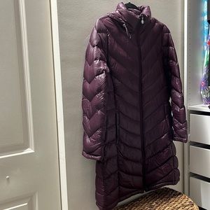 Calvin Klein, comfortable, soft and packable down winter puffer coat. Burgundy.